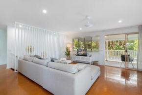 Spacious 4-Bed House Metres from Beach